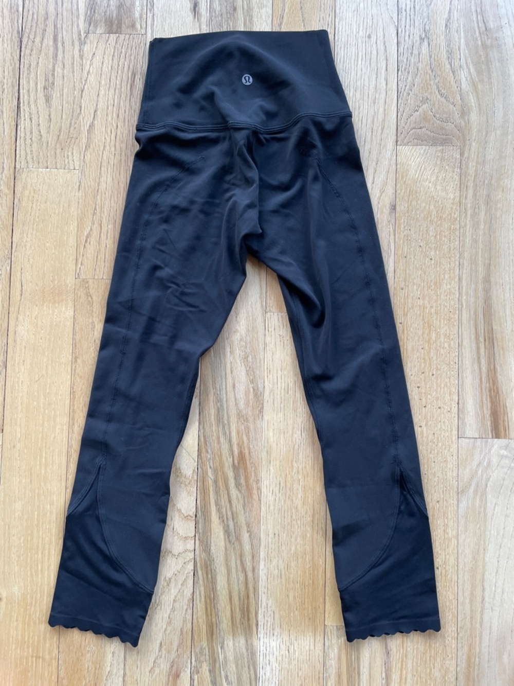 Lululemon Align Scalloped Hem High-Rise Crop 23", Size 2
Black - Picture 5 of 10